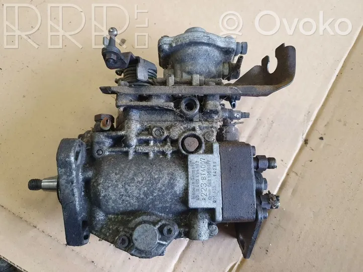 Volkswagen Golf II Pompe d'injection de carburant à haute pression 068130081F