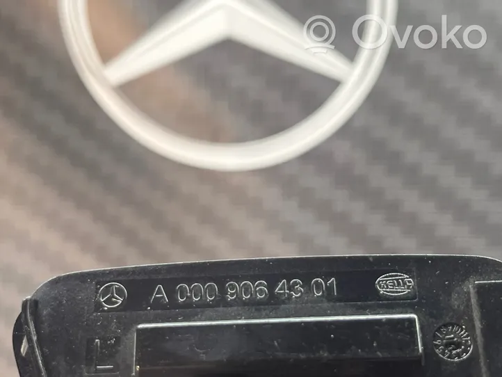 Mercedes-Benz GLC X253 C253 Wewnętrzna lampka bagażnika A0009064301