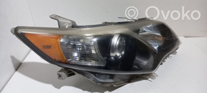 Toyota Camry Lampa przednia 