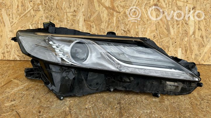 Toyota Camry Lampa przednia 