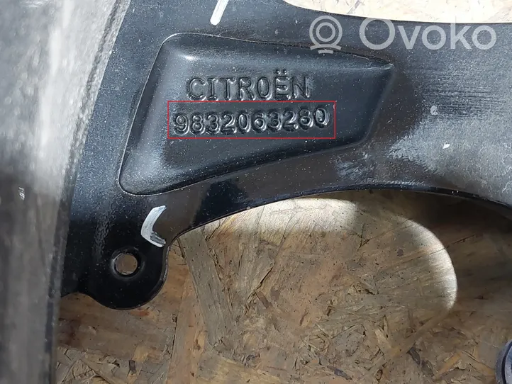Citroen C4 III e-C4 R18-alumiinivanne 9832063280