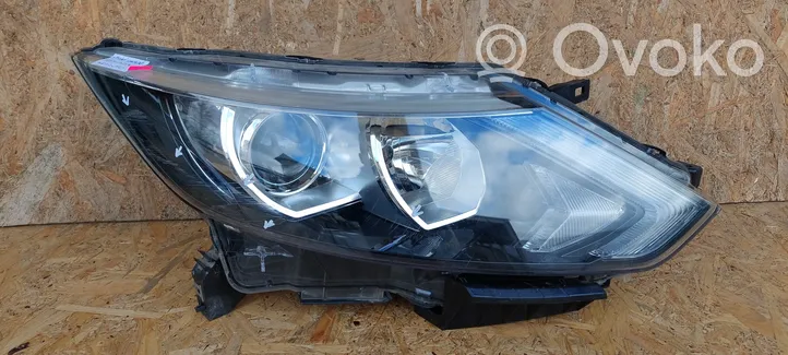 Nissan Qashqai Lampa przednia 