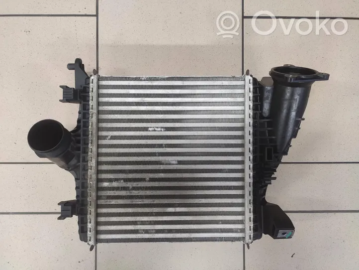 Audi SQ7 Välijäähdyttimen jäähdytin 4m0145804bm