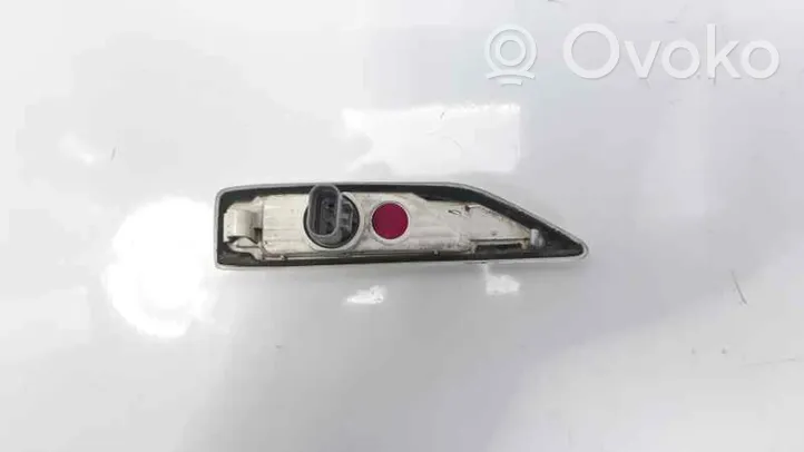 SsangYong Tivoli Kierunkowskaz błotnika przedniego 8340235000