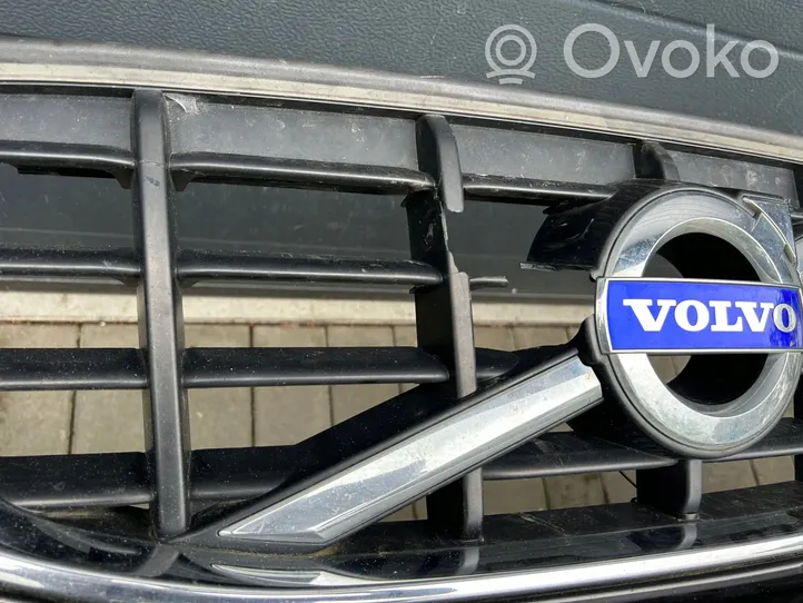 Volvo XC60 Zderzak przedni 