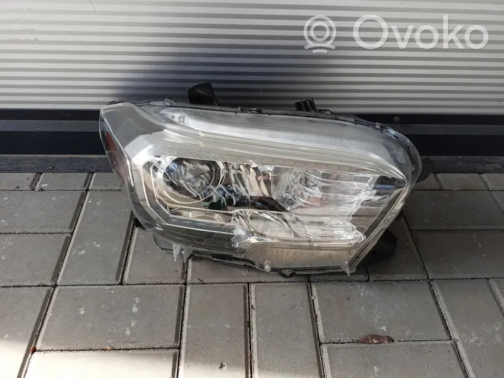 Toyota Tacoma III Lampa przednia 321314vs441