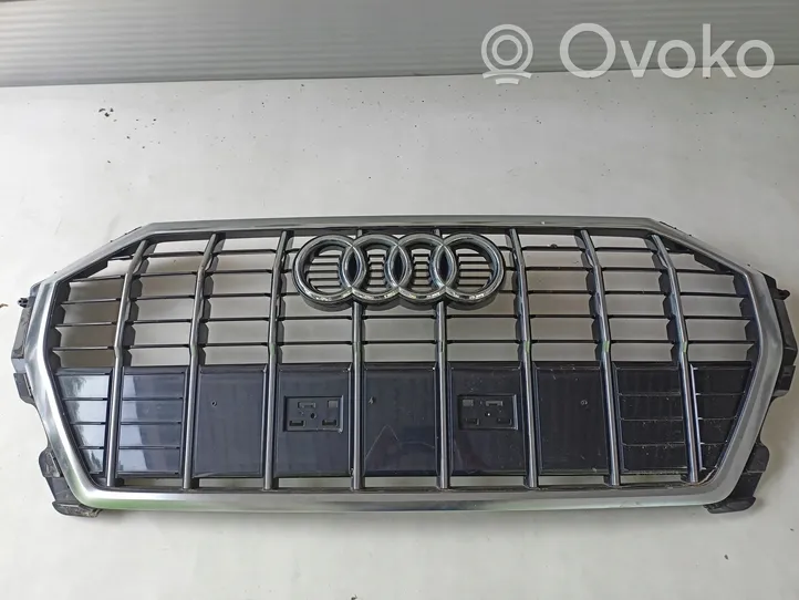 Audi Q3 8U Grotelės priekinės 