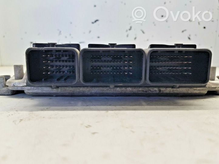 Renault Master II Блок управления двигателем ECU 0281011106