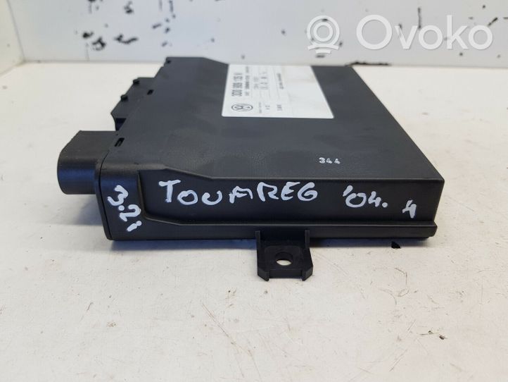 Volkswagen Touareg I Oven keskuslukituksen ohjausyksikön moduuli 3D0909135N