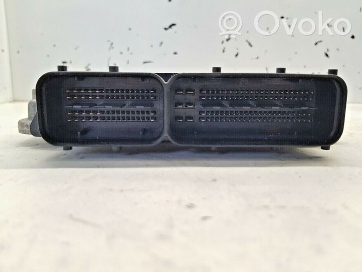 Opel Astra J Блок управления двигателем ECU 0281017453