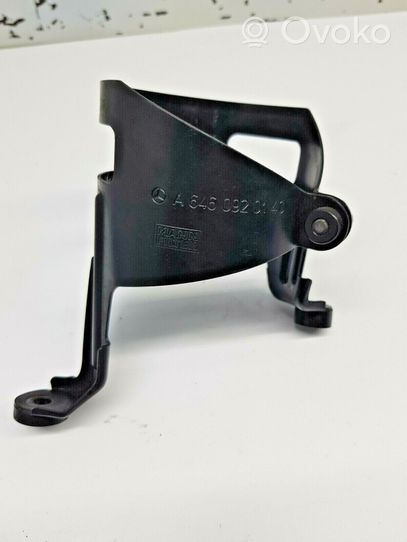 Mercedes-Benz E W211 Staffa/supporto di montaggio del filtro carburante A6460920140