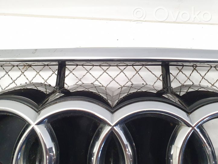 Audi A8 S8 D4 4H Grotelės viršutinės 4H0853651AE