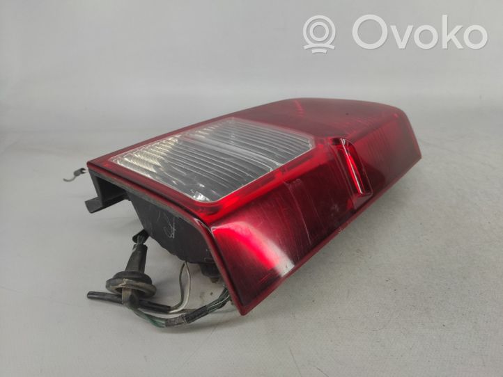 Nissan Pathfinder R51 Lampy tylnej klapy bagażnika 