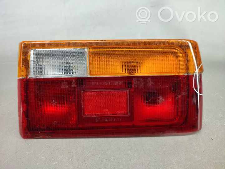 Renault 9 Lampy tylnej klapy bagażnika 