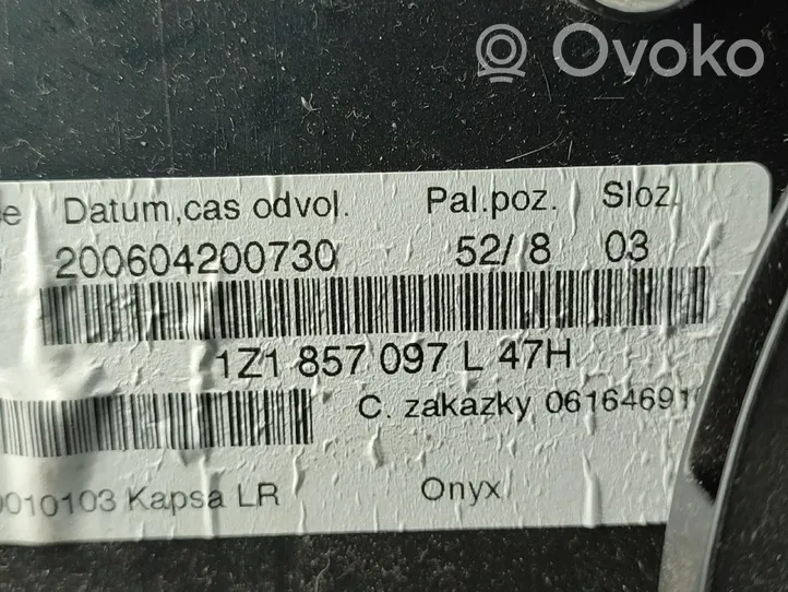 Skoda Octavia Mk2 (1Z) Pólka deski rozdzielczej 