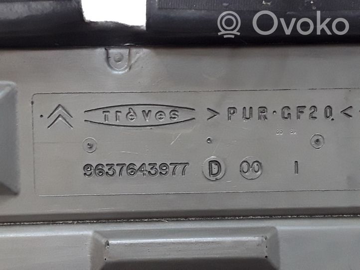 Citroen C5 Tavaratilan pohjan tekstiilimatto 9637643977D