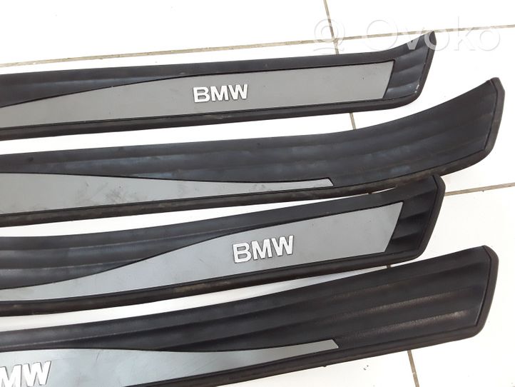 BMW 5 E60 E61 Priekšējā sliekšņa dekoratīvā apdare (ārējā) 51477034304