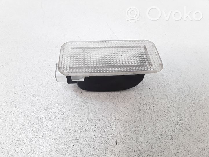 Toyota Avensis T250 Luce interna per portiera anteriore 812400504