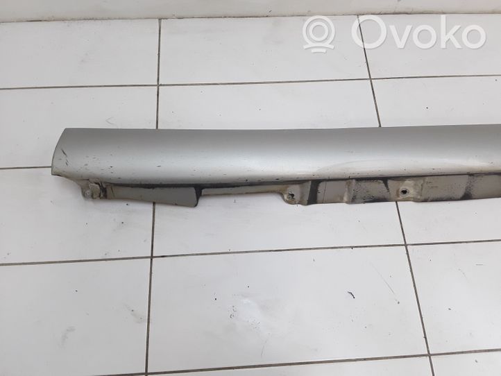 Toyota Avensis T250 Rivestimento anteriore minigonna laterale 