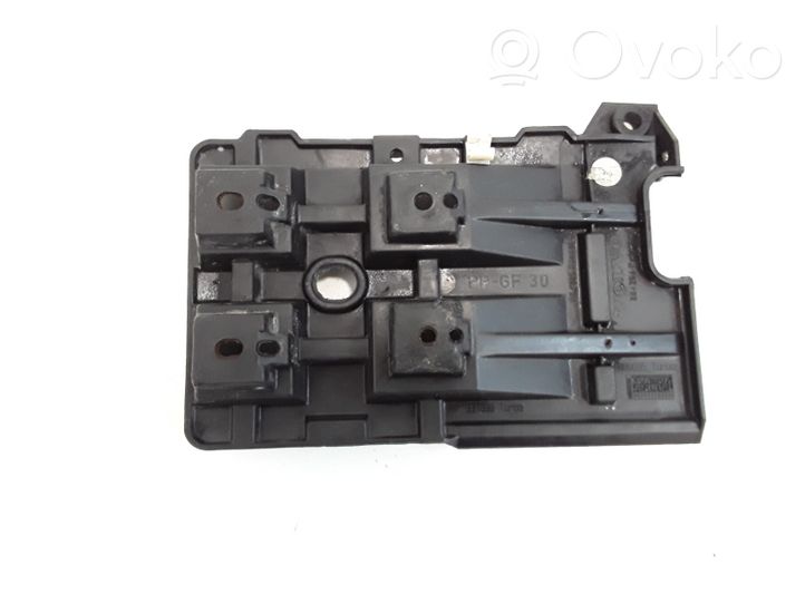 Volvo S40, V40 Boîte de batterie 864205