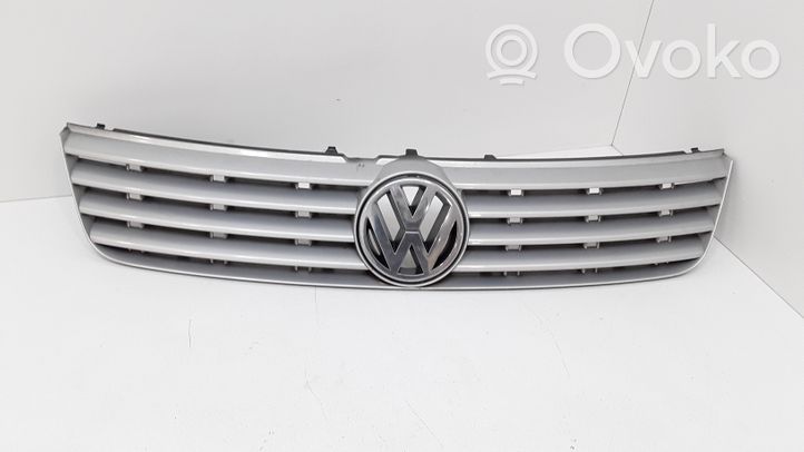 Volkswagen PASSAT B5 Grotelės apatinės (trijų dalių) 3B0853653C