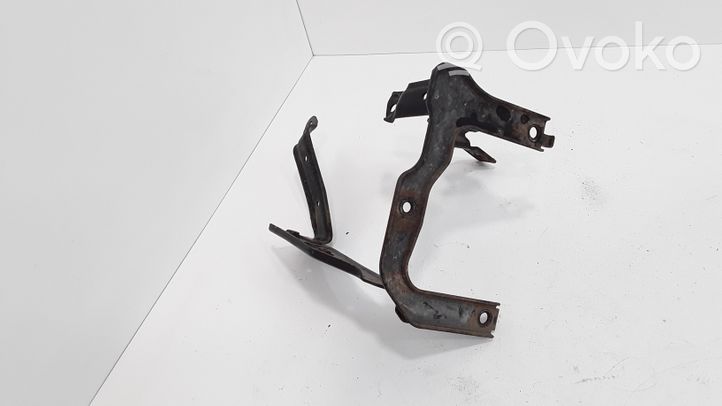 Volvo V50 Supporto di montaggio della pompa del servosterzo 3M513K738AC