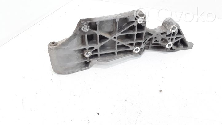 Volkswagen Bora Support de générateur / alternateur 06A903143