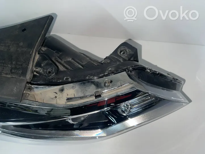 KIA Optima Lampa przednia 92102D4070