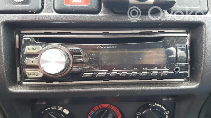 Nissan Almera Radio/CD/DVD/GPS-pääyksikkö 