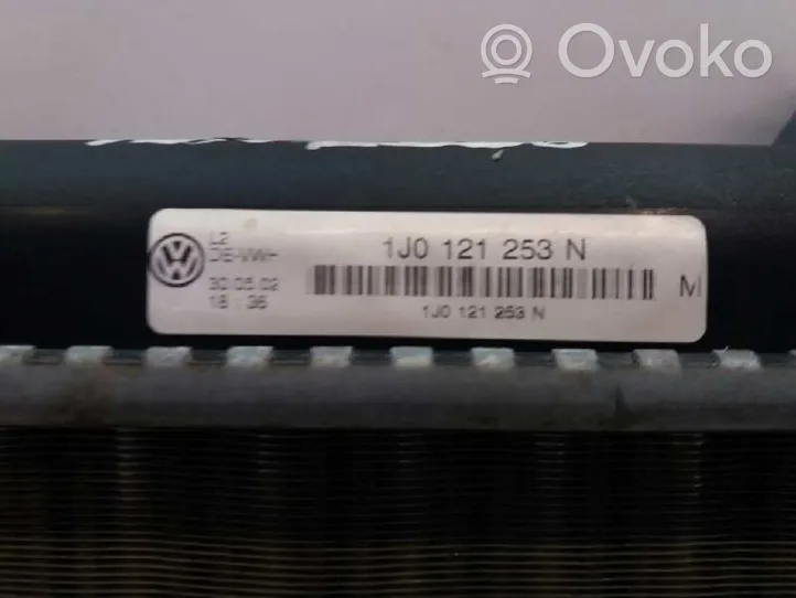 Volkswagen Bora Radiateur de refroidissement 1J0121253N