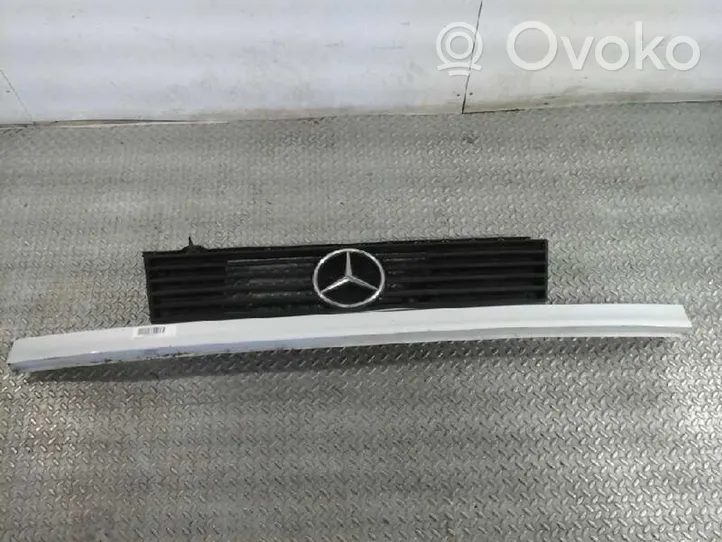 Mercedes-Benz 100 W631 Front grill 