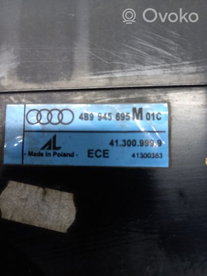 Audi A6 S6 C5 4B Listwa oświetlenie tylnej tablicy rejestracyjnej 4B9945695