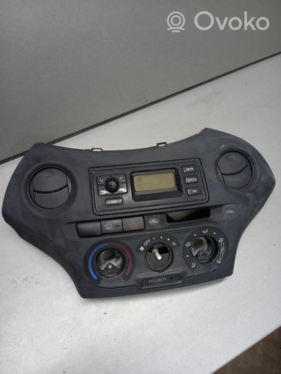 Toyota Yaris Radio/CD/DVD/GPS-pääyksikkö 861100D030