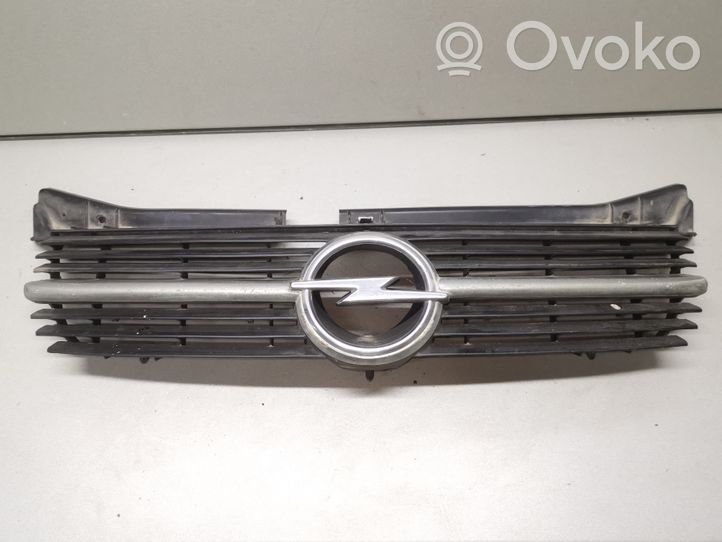 Opel Omega B1 Etupuskurin ylempi jäähdytinsäleikkö 90491397