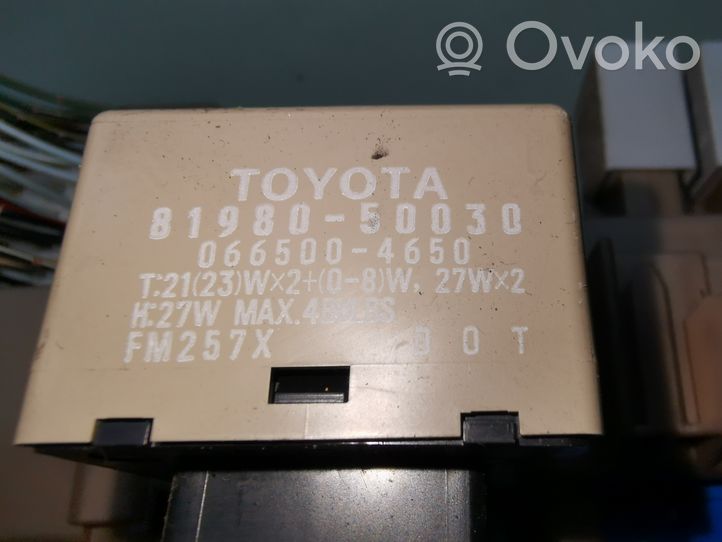Toyota Corolla E120 E130 Saugiklių blokas 8264102040