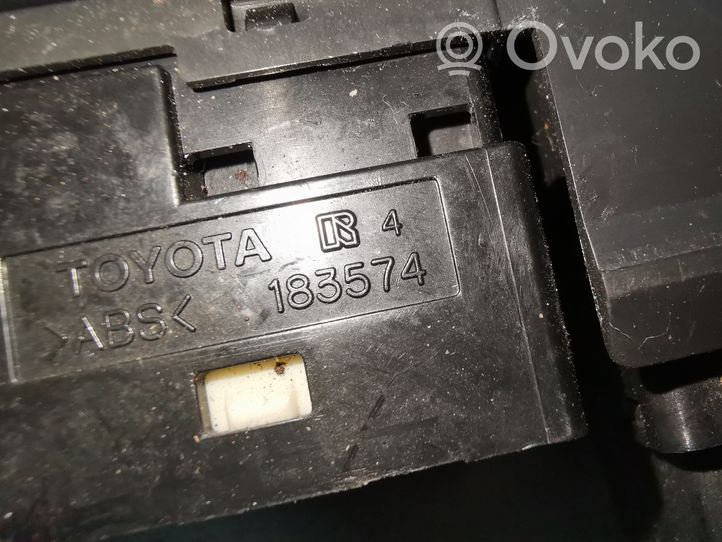 Toyota Corolla E120 E130 Autres commutateurs / boutons / leviers 183574