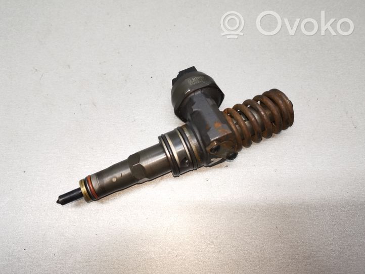 Volkswagen Touran I Fuel injector 038130073AG