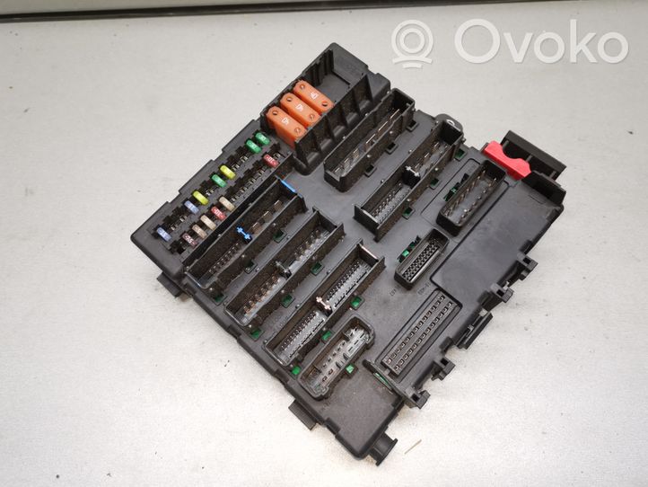 Opel Vectra C Fuse module 13205776