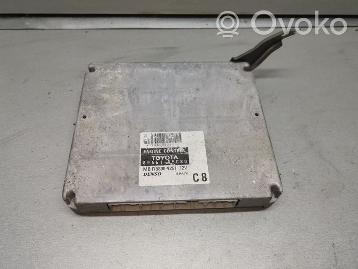 Toyota Avensis T250 Sterownik / Moduł ECU 8966105C80