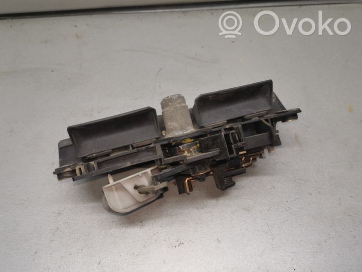 Audi A4 S4 B5 8D Maniglia esterna del portellone posteriore/bagagliaio 8D9827778