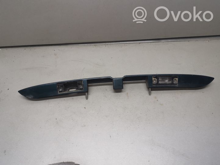 Audi A4 S4 B5 8D Barra luminosa targa del portellone del bagagliaio 8D9827574