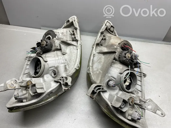 Toyota Corolla E120 E130 Lot de 2 lampes frontales / phare 