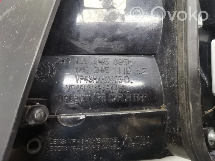 Skoda Octavia Mk2 (1Z) Lampa tylna 1Z5945095B