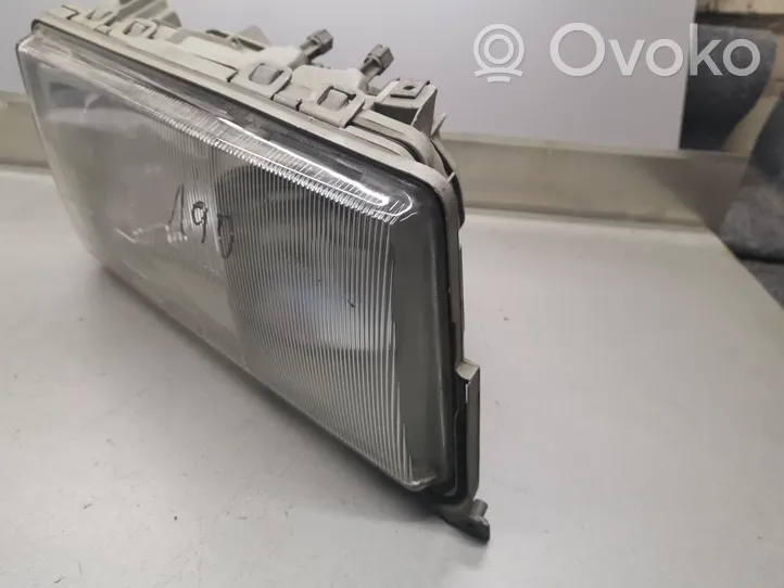 Mercedes-Benz 190 W201 Lampa przednia 203219H