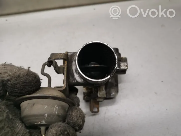 Toyota Yaris Throttle valve 33010