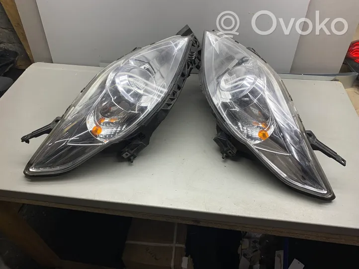 Mazda 5 Lampa przednia 