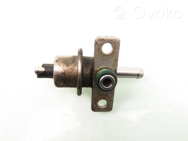 Volvo S40, V40 Regulator ciśnienia paliwa 9146761