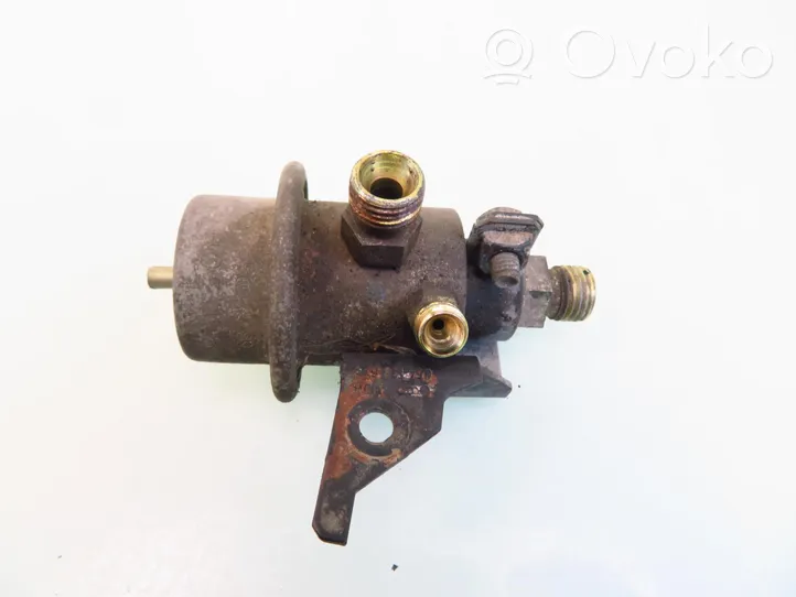 Audi 80 90 B3 Fuel pressure regulator 034133534F