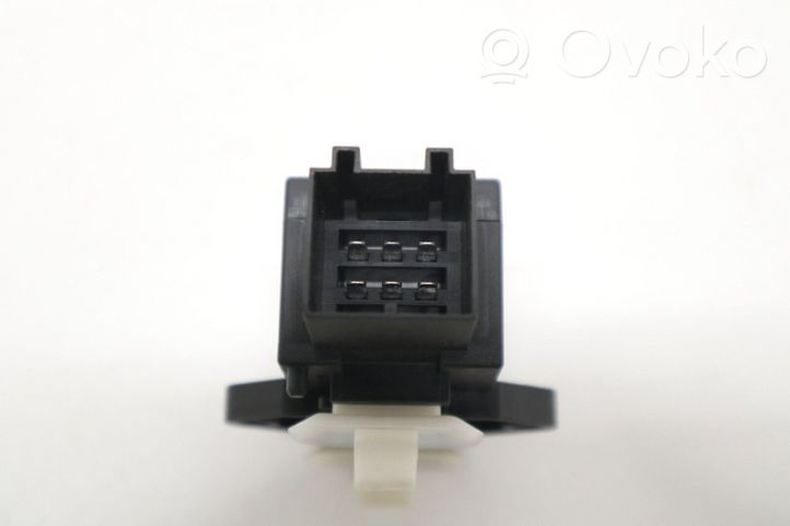 Volkswagen Touareg I Seat heating relay 7L0959772