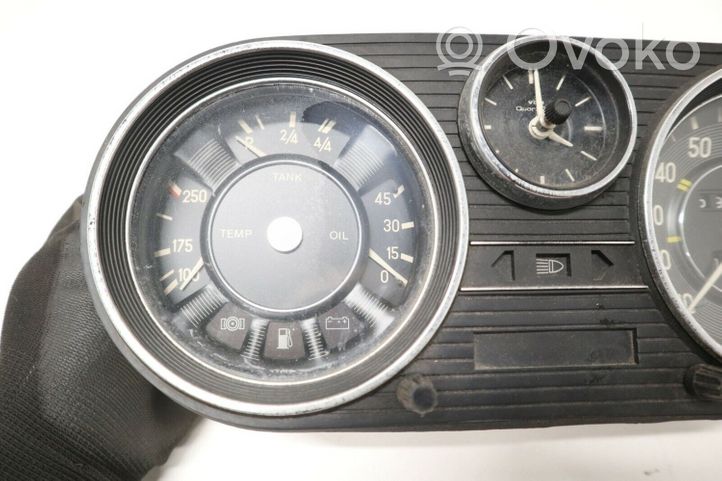 Mercedes-Benz COMPAKT W115 Compteur de vitesse tableau de bord 